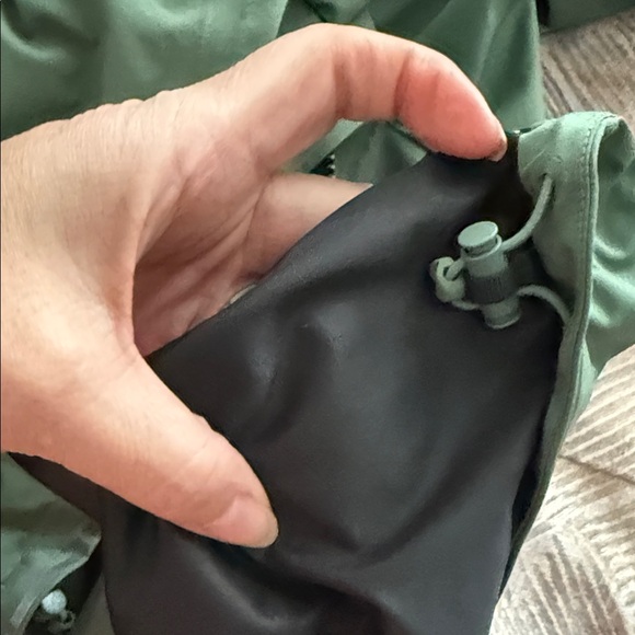 lululemon athletica Men's Sage Raincoat or Wind Jacket - Picture 14 of 15